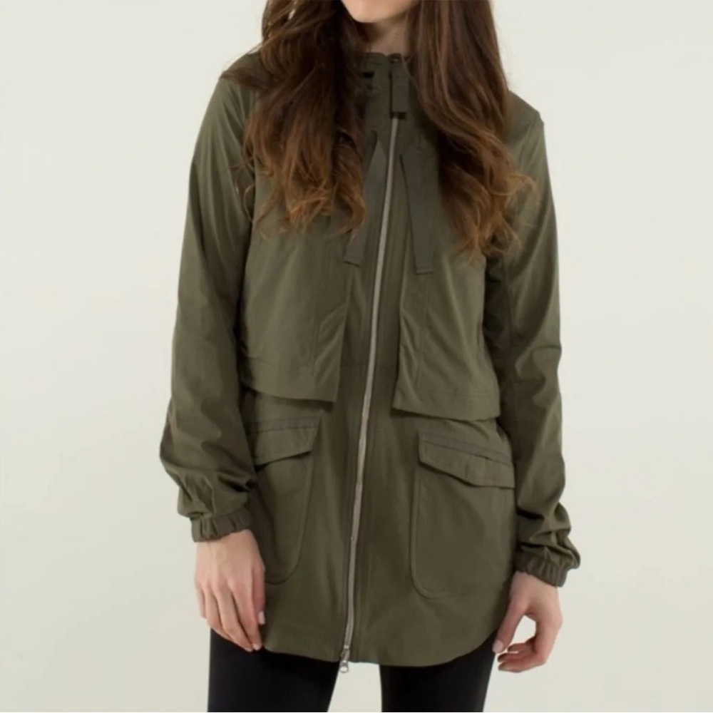 Lululemon Yogi Anorak Jacket
Fatigue Green. Size 4